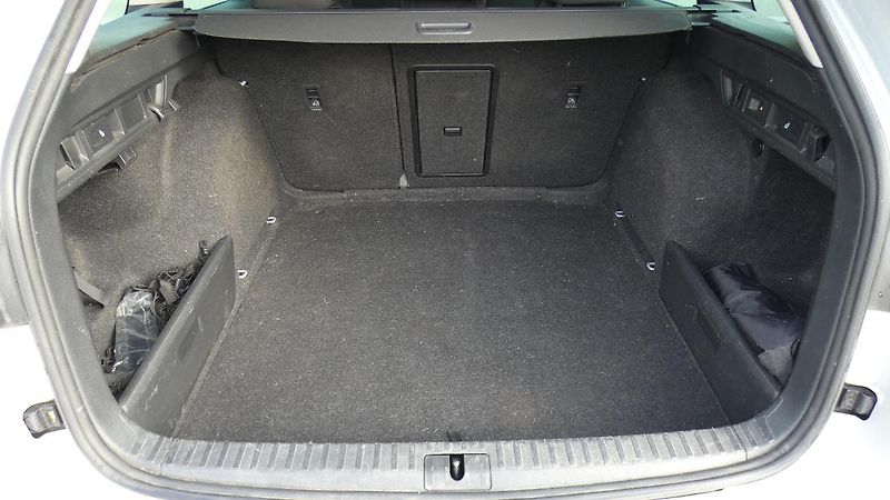 Škoda Octavia Combi 2,0 TDI Style 4x4 DSG 11 - fotka 22 z 27