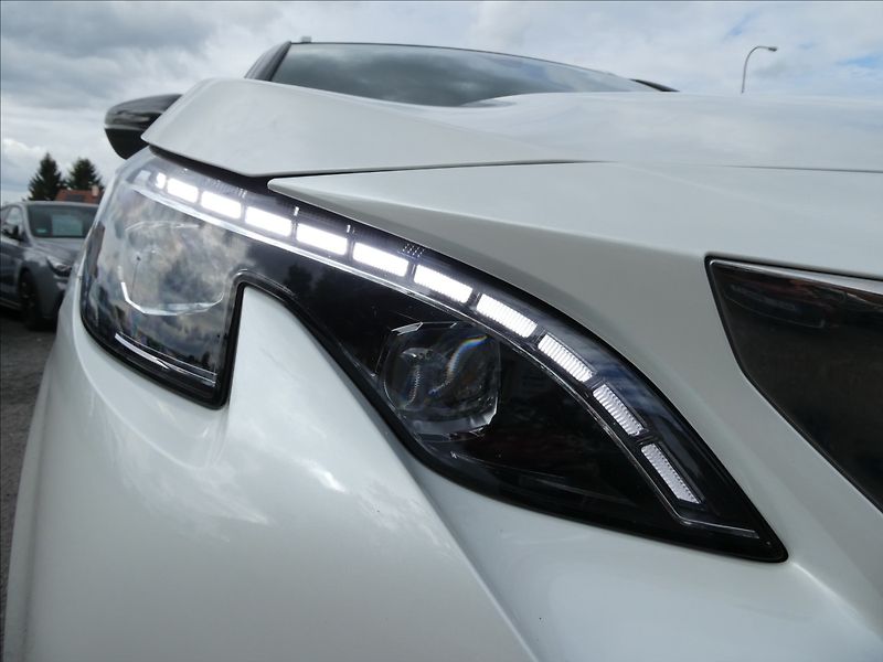 Peugeot 5008 1,6 133kW GT-line AT8,7.míst,D - fotka 5 z 50