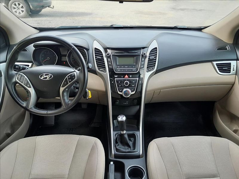 Hyundai i30 1,4i16V 73kW - fotka 32 z 48