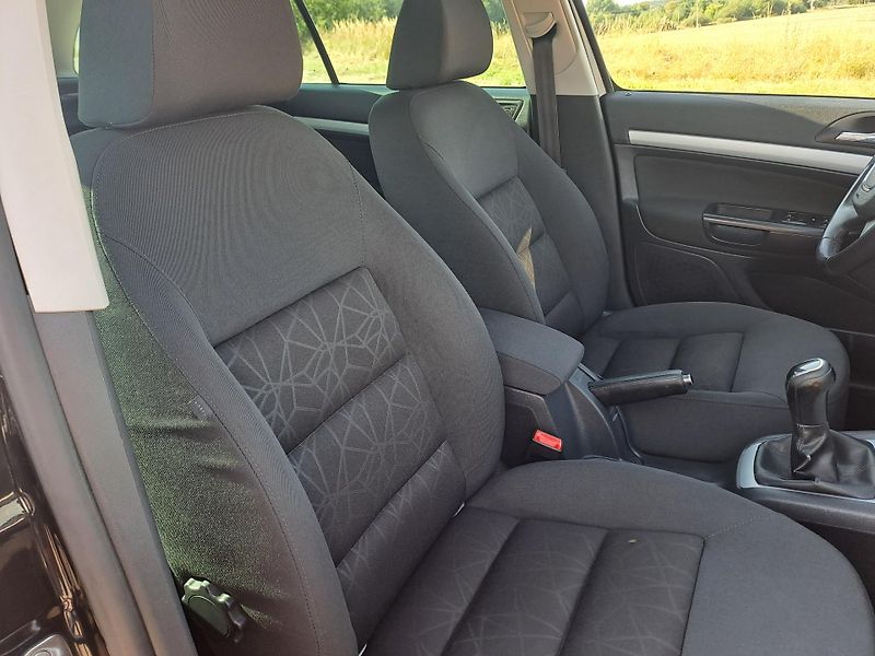 Škoda Octavia (2011) 1.6 TDi, PĚKNÝ STAV - fotka 15 z 30