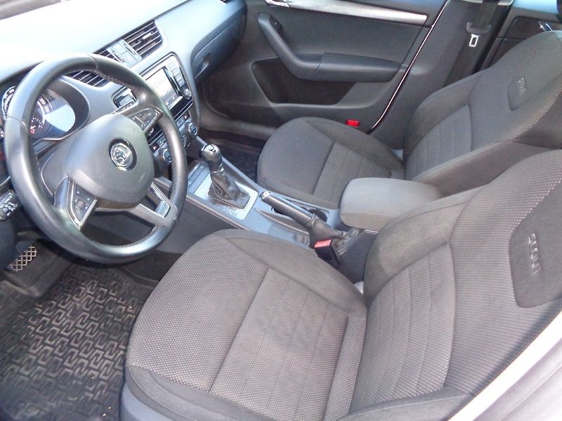 Škoda Octavia Combi SCOUT 2.0 TDI DSG 4x4  1 - fotka 10 z 25