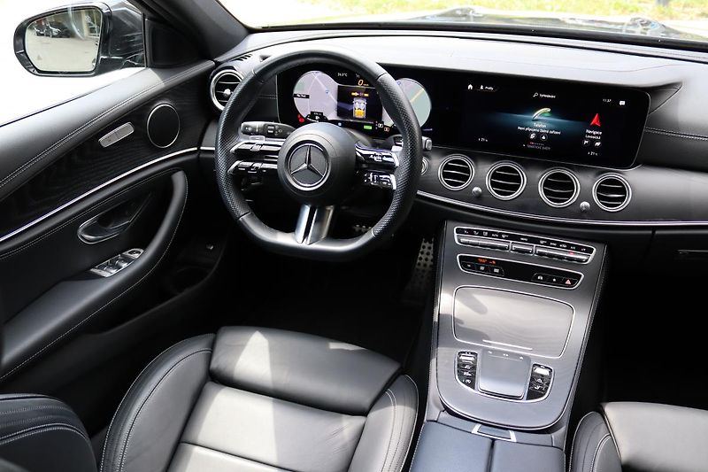 Mercedes-Benz Třídy E E 300D 4MATIC KOMBI AMG 195kW - fotka 38 z 50