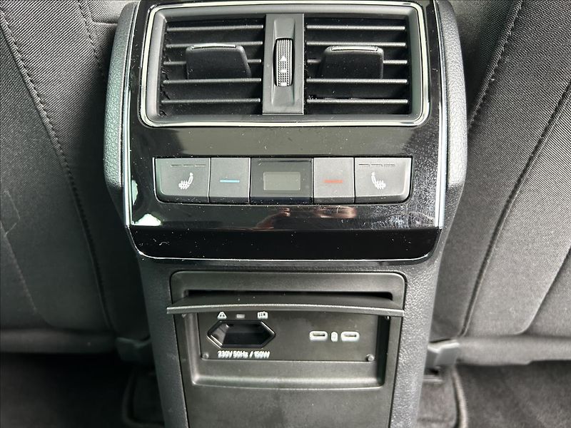 Škoda Superb 2,0 TDi DPH  360° Travel Asist - fotka 36 z 50