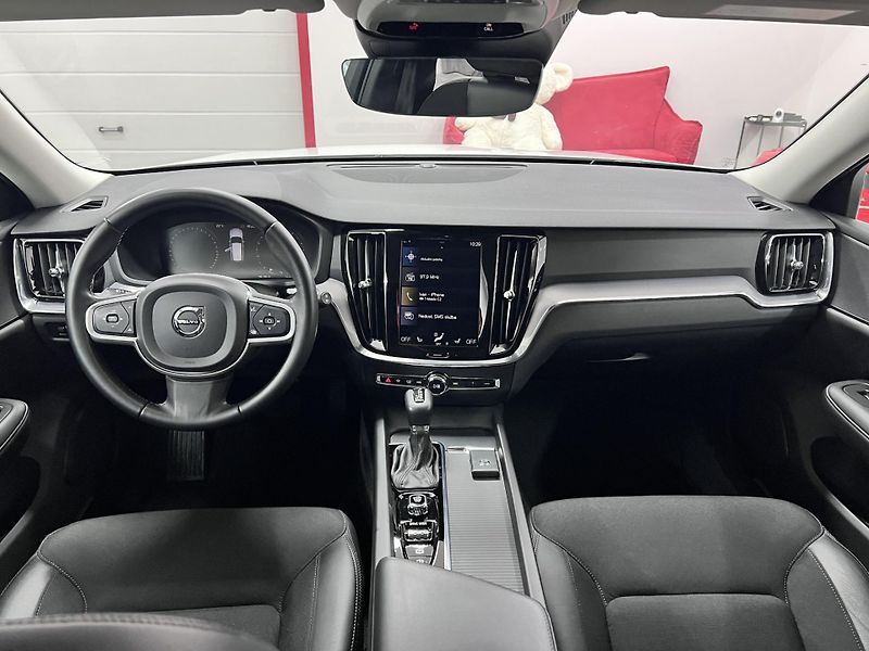 Volvo V60 2.0 T4 140 kW, Automat, 2020 - fotka 20 z 38