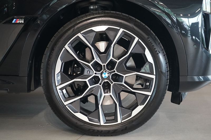BMW X7 M60i xDrive, Masáž, Skylounge - fotka 7 z 50
