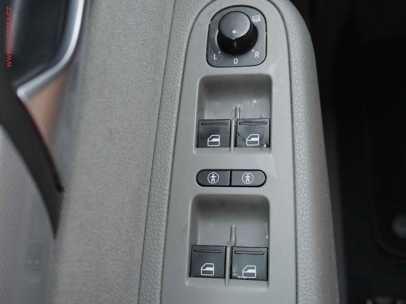 Volkswagen Sharan (2011) 2.0 TDi, Comfortline - fotka 13 z 14