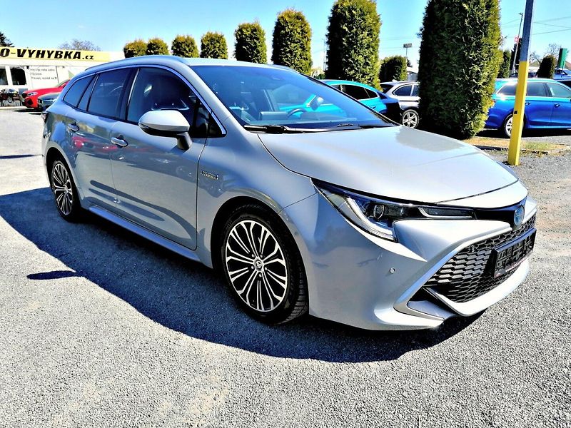 Toyota Corolla (2021) 1.8 Hybrid Executive,Head-up - fotka 3 z 33