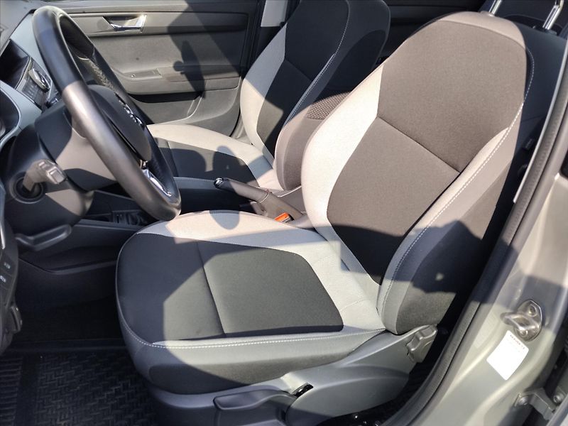 Škoda Fabia 1,0 1.0 TSI 70kW Ambiente - fotka 11 z 23