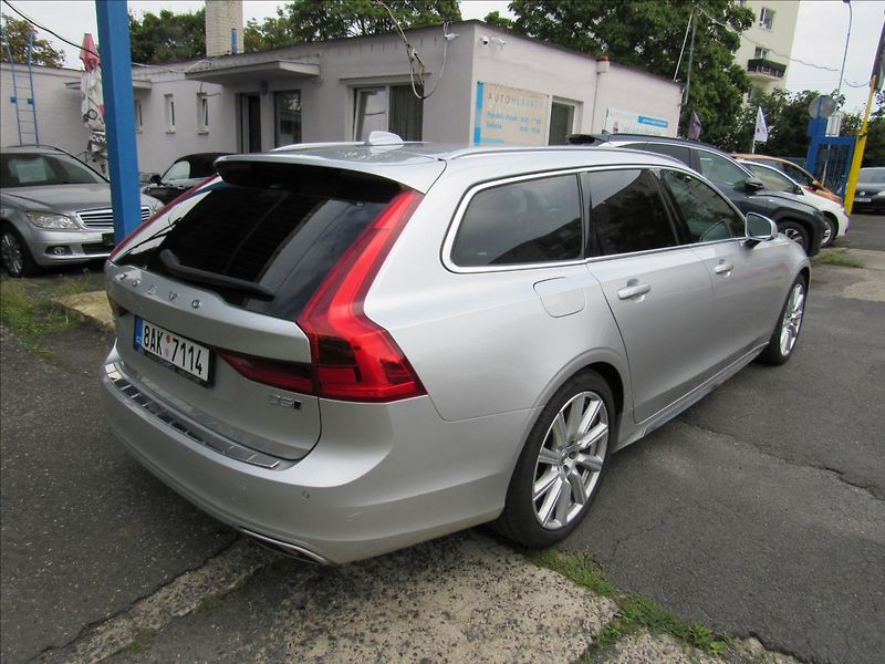Volvo V90 2,0 D5 173kW AWD Automat - fotka 6 z 33