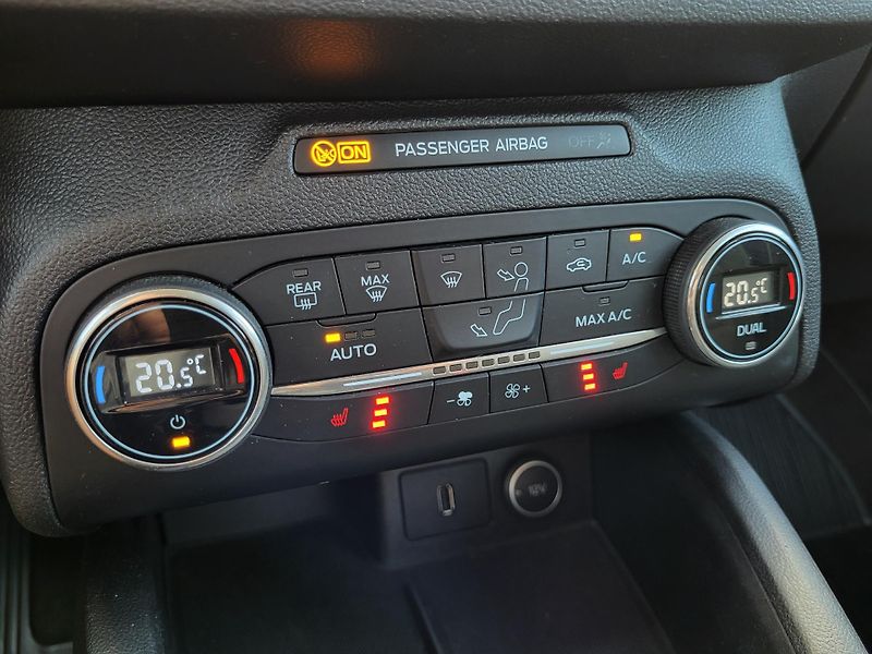 Ford Focus TREND 1.0 EcoBoost 92kW kombi - fotka 13 z 43