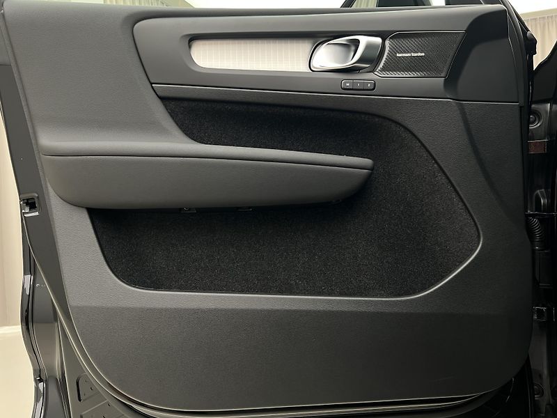 Volvo XC40 (2026) B3 BLACK EDITION PLUS AUT - fotka 20 z 43