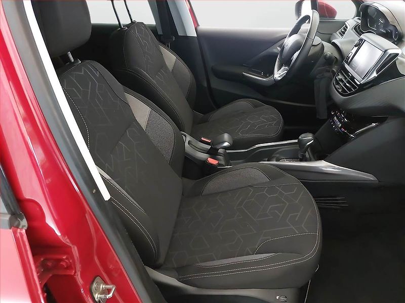 Peugeot 2008 (2018) 1.2 PureTech, Automat - fotka 7 z 14