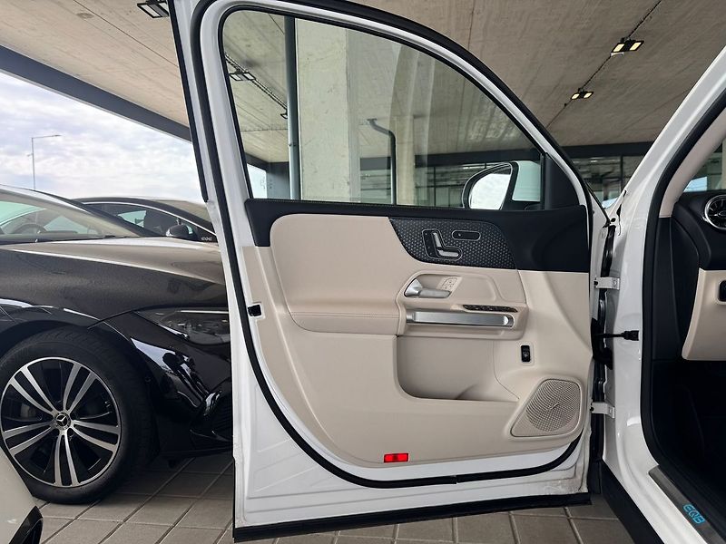 Mercedes-Benz EQB 350 4MATIC - fotka 9 z 20