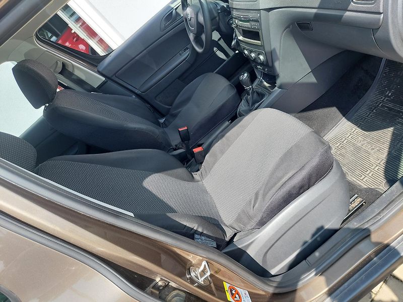 Škoda Yeti (2013) 2.0TDi Active 4x4 - fotka 23 z 40