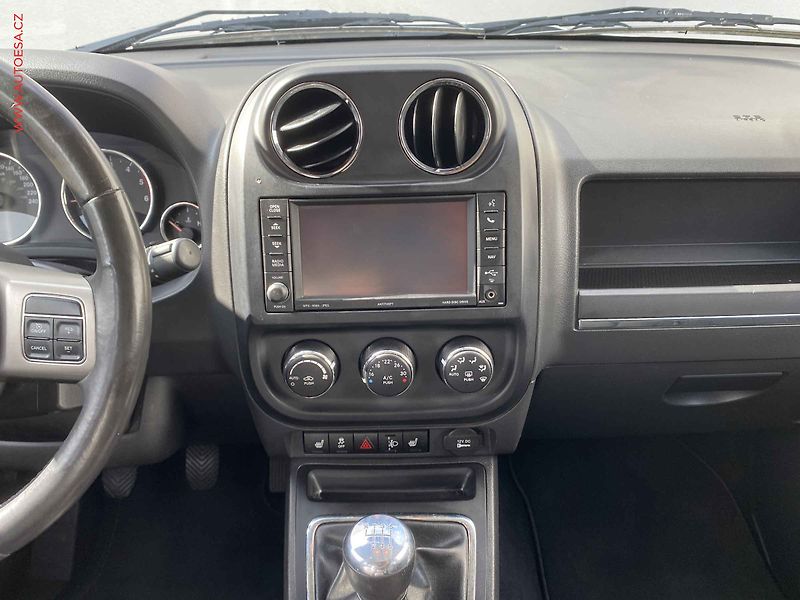 Jeep Compass (2012) 2.2 CRDi 4x4, AC, TZ, navi - fotka 12 z 16