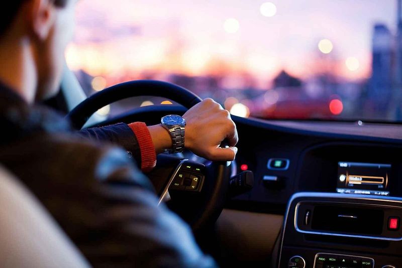 Každoroční vyúčtování za auto letos vychází dráž. Pojišťovny reagují na rostoucí výdaje na trhu