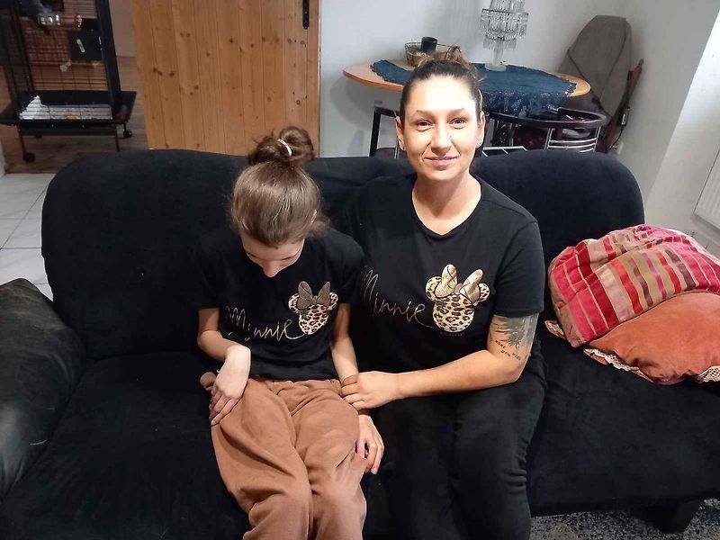 Maminka mentálně postižené Michalky potřebuje pro přepravu dcerky větší vůz. Ve sbírce jí přispěli motorkáři ze Stříbrné míle na Stříbrsku.