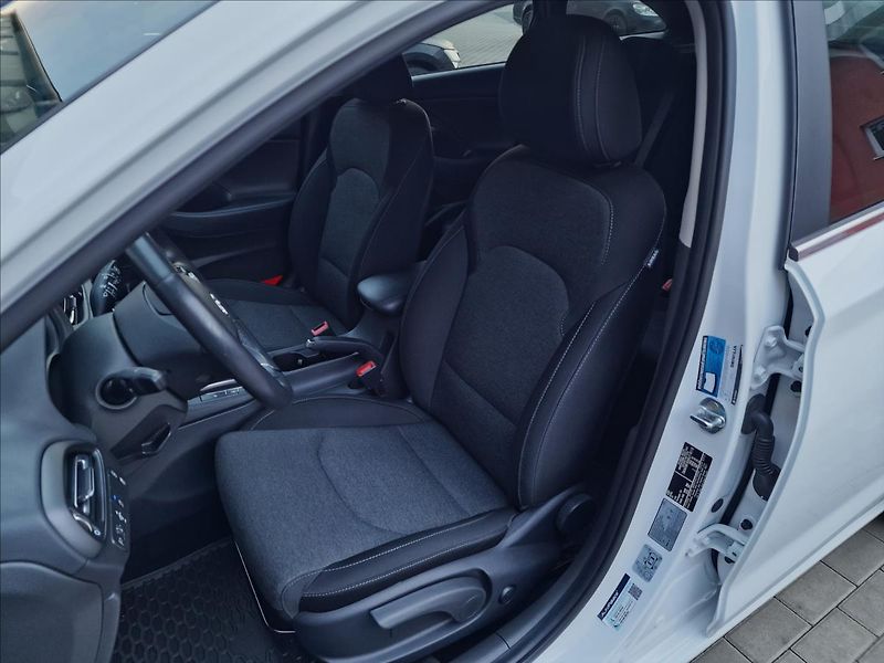 Hyundai i30 1.0 T-Gdi Family Smart Kombi - fotka 35 z 50