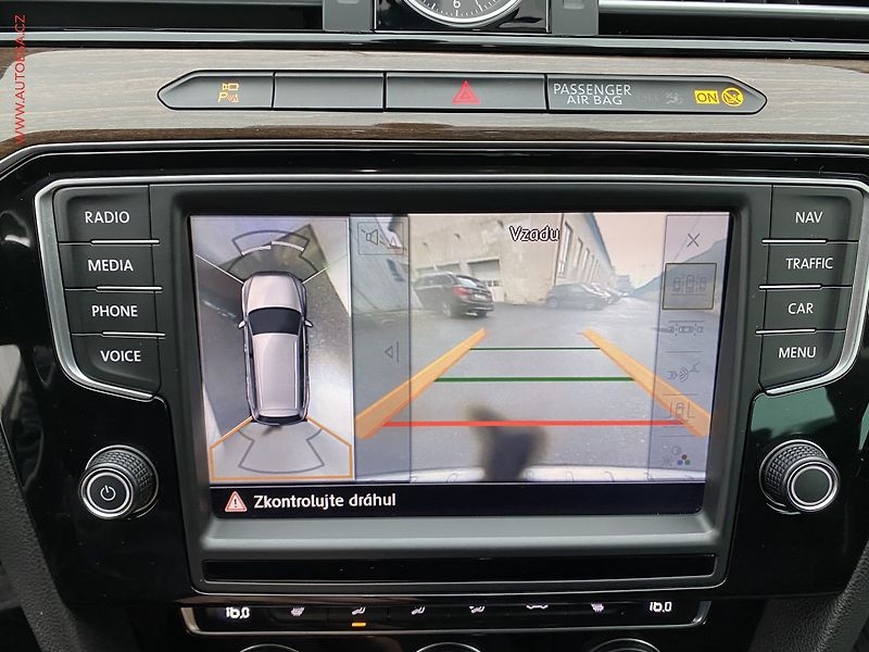 Volkswagen Passat (2015) 2.0 TDi, ČR, Highline, LED - fotka 17 z 18