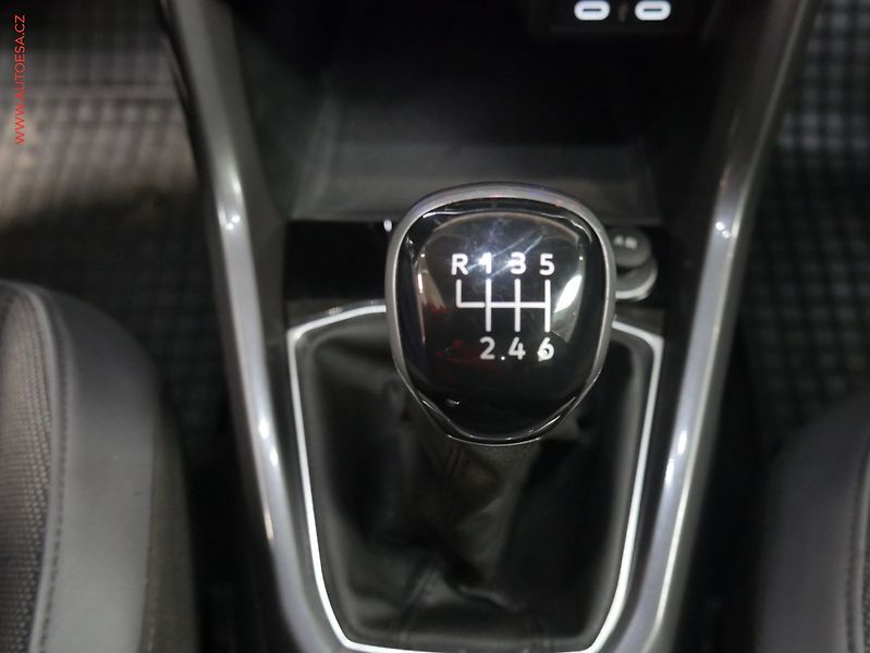 Volkswagen T-Cross (2023) 1.0 TSi, 2.maj,ČR, Style, LED - fotka 18 z 20