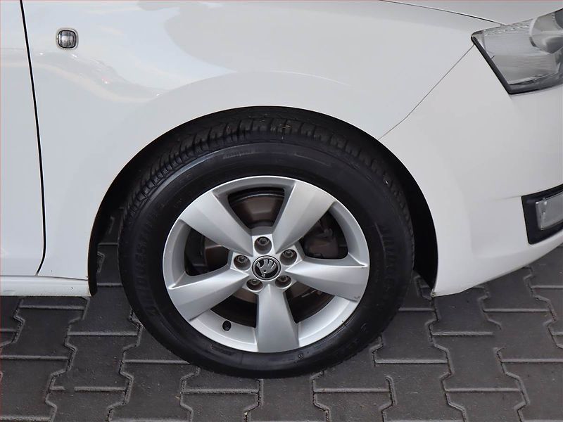 Škoda Rapid (2015) 1.2 TSI, Navi, Tempomat - fotka 15 z 19