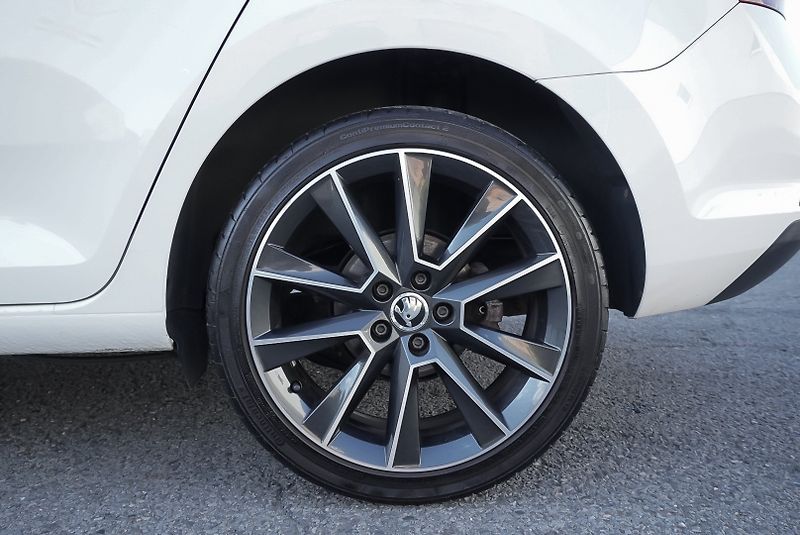 Škoda Rapid 1.2 TSi 77kW STYLE PLUS - fotka 20 z 29