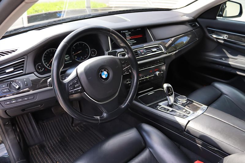 BMW Řada 7 730D XDRIVE F01 190kW - fotka 24 z 48