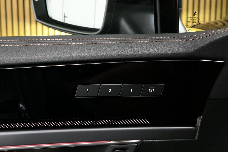 Volkswagen Touareg 3.0TDI 210kW R-Line Webasto TZ - fotka 20 z 49