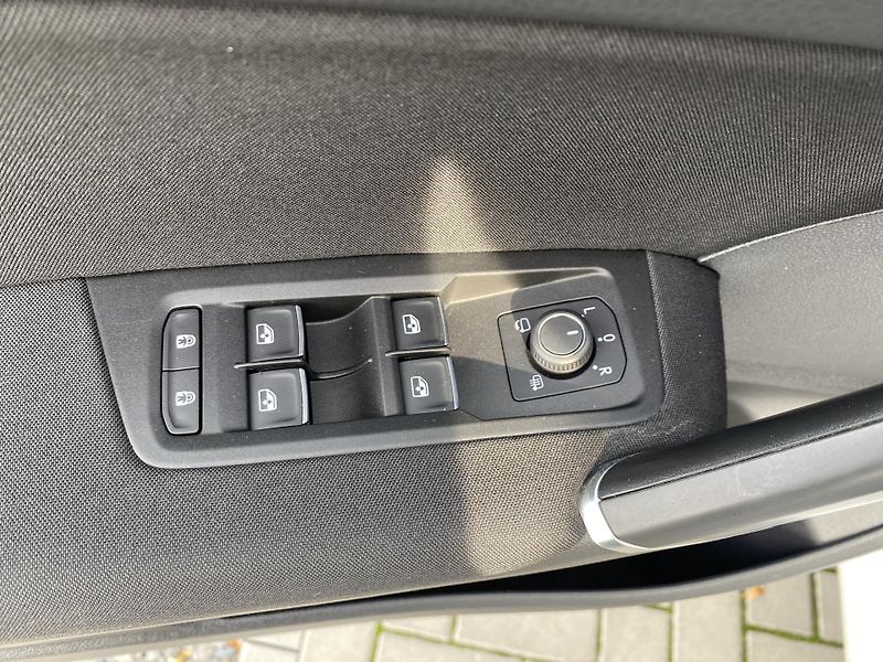 Volkswagen Touran 1.4 TSI 110kW-HIGHLINE - DSG - fotka 14 z 48