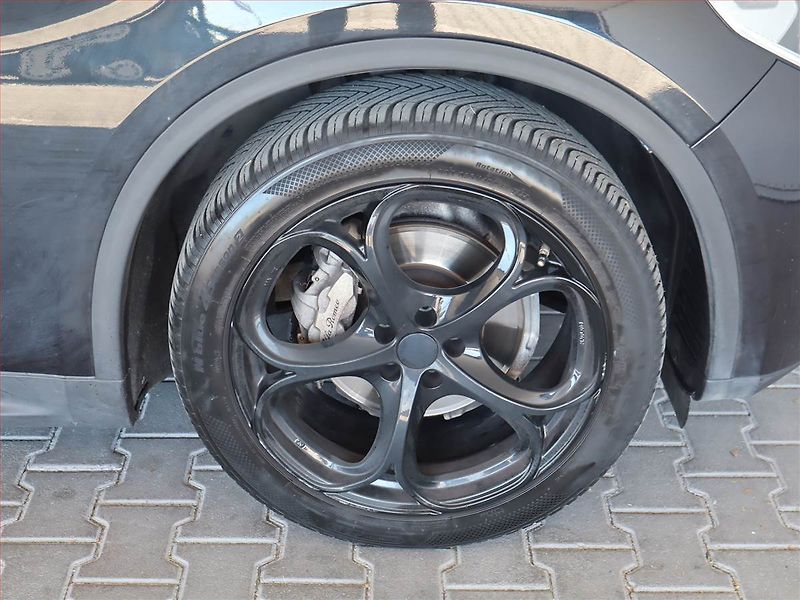 Alfa Romeo Stelvio (2019) 2.2 Diesel, Automat, Kůže - fotka 15 z 23