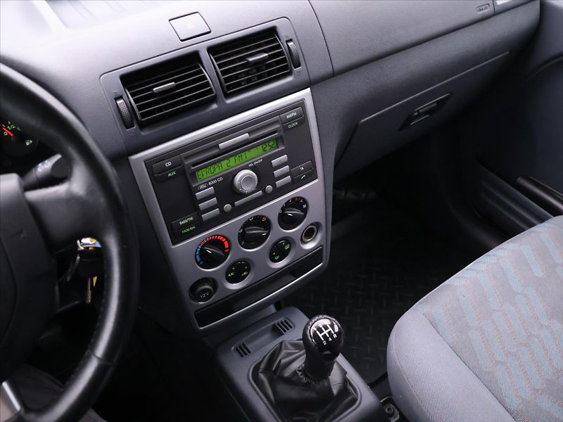 Ford Tourneo Connect 1,8 TDCi 81kW 110 Sport - fotka 15 z 24