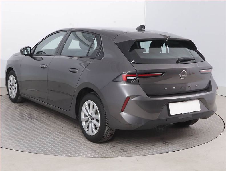 Opel Astra (2023) Edition 1.2 Turbo, Tempomat - fotka 4 z 15