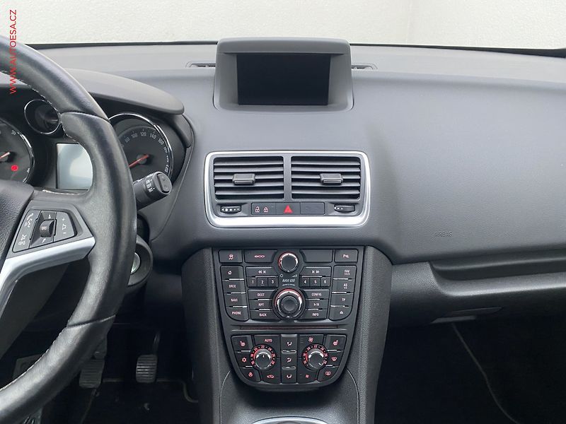 Opel Meriva (2015) 1.6 CDTi, Innovation, kamera - fotka 12 z 19