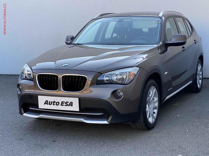 BMW X1 (2010) 2.0d sDrive18d, AC, TZ, park - fotka 3 z 15