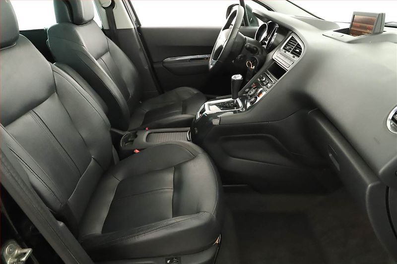 Peugeot 5008 (2011) 2.0 HDI, Automat, Xenony - fotka 7 z 19