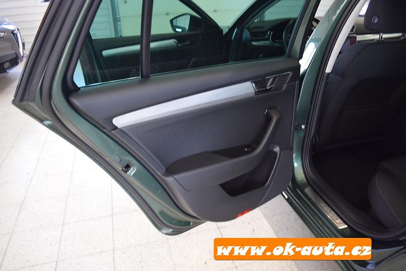 Škoda Superb 1.4 TSI iV DSG 160 kW PRAV.SER - fotka 27 z 63