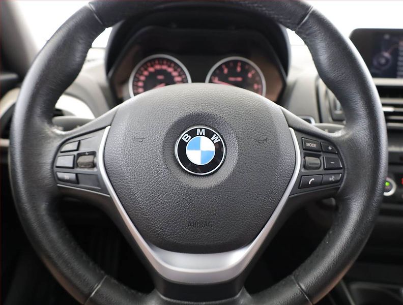 BMW Řada 1 (2014) 116d, Navi, Tempomat - fotka 8 z 21