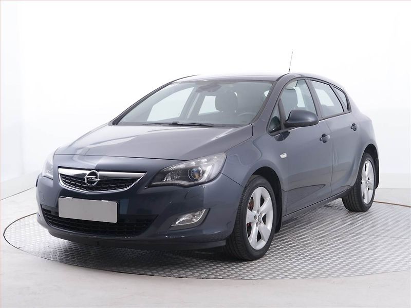 Opel Astra (2010) 1.6 16V, po STK, jezdí dobře - fotka 2 z 18