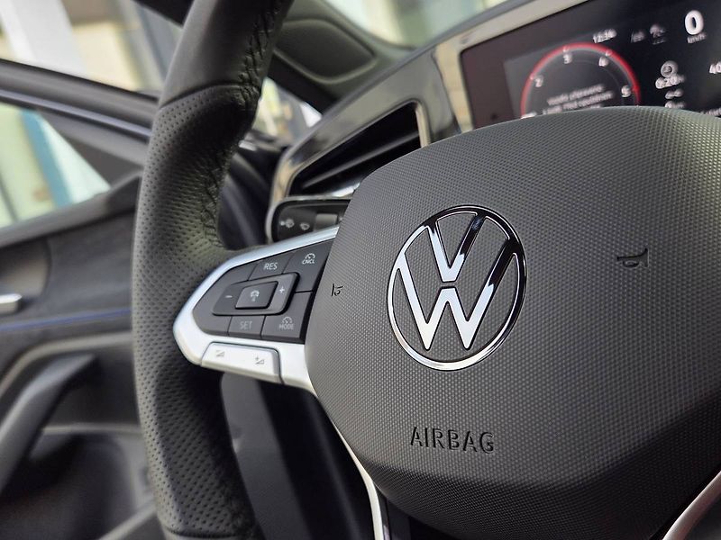 Volkswagen Passat Variant (2025) R-Line 2.0 TDI BlackStyle - fotka 22 z 51