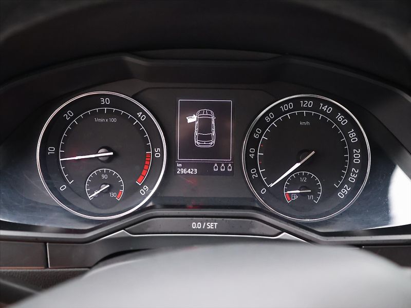 Škoda Superb 1,6 TDI 88kW Aut.klima Tažné - fotka 15 z 19