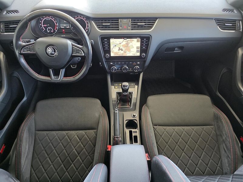 Škoda Octavia Combi 2,0 TDi 135 kW RS - fotka 9 z 23