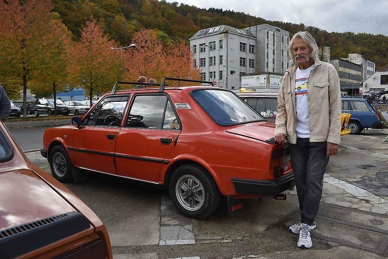 Historie na silnici! Fanoušci starých vozů zaplnili centrum Adamova. Na tradiční Doklikované.