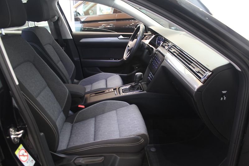 Volkswagen Passat (2023) 2.0TDI DSG Display Tažné - fotka 23 z 37