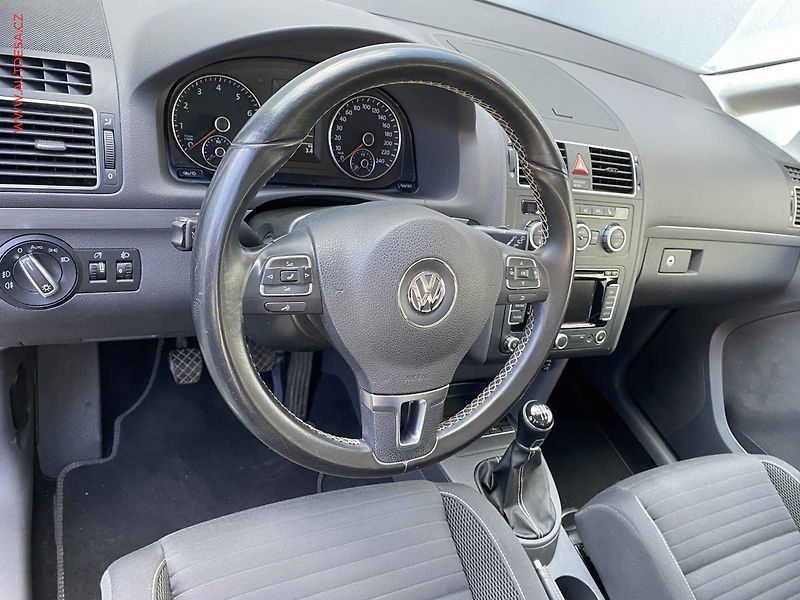 Volkswagen Touran (2014) 1.4 TSi, CUP, navi, panor - fotka 12 z 17