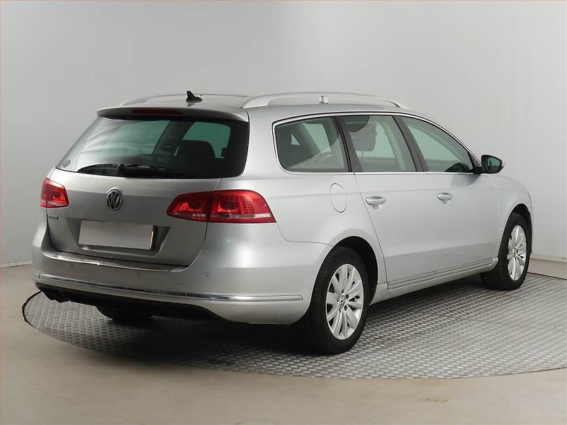 Volkswagen Passat (2011) 2.0 TDI, Automat, nová STK - fotka 5 z 20