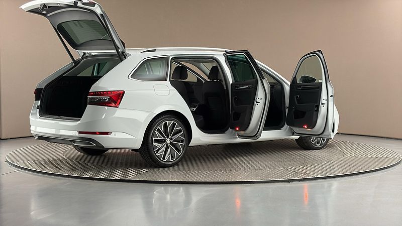 Škoda Superb 2.0 TDI DSG L&K Combi - fotka 6 z 34