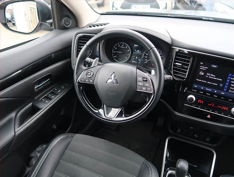 Mitsubishi Outlander (2020) 2.0 - fotka 7 z 18