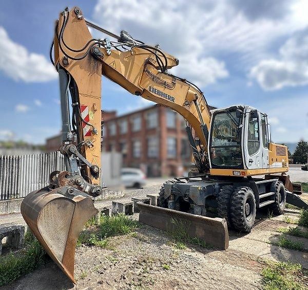Liebherr (2013) A914 bagr offset+nohy 23t - fotka 1 z 10