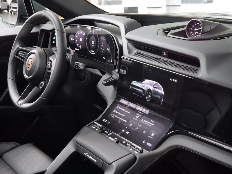 Porsche Cayenne Electric Pano HuD 360 Chrono T - fotka 15 z 22