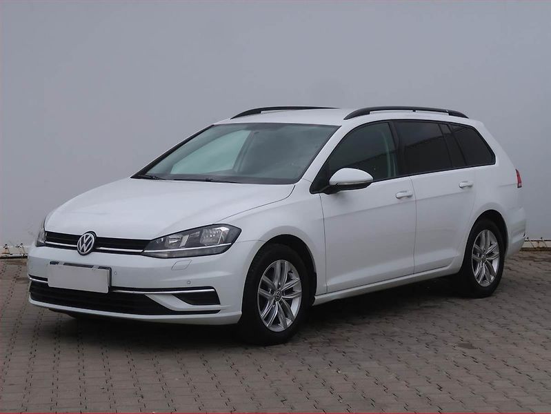 Volkswagen Golf (2020) Comfortline 1.5 TSI, Navi - fotka 2 z 17